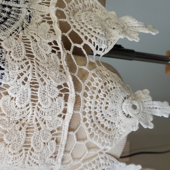 Indigo threads Co enbroidery blouse, navy blue with cream enbroidery. Size XS - Picture 4 of 9